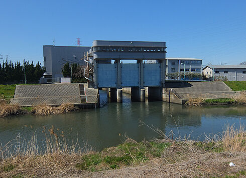 見沼自然公園へ4青木水門.jpg