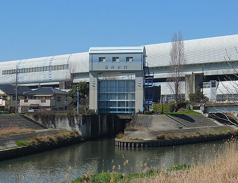 見沼自然公園へ3根岸水門.jpg