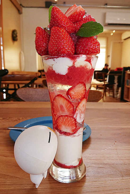 04イチゴパフェ.jpg