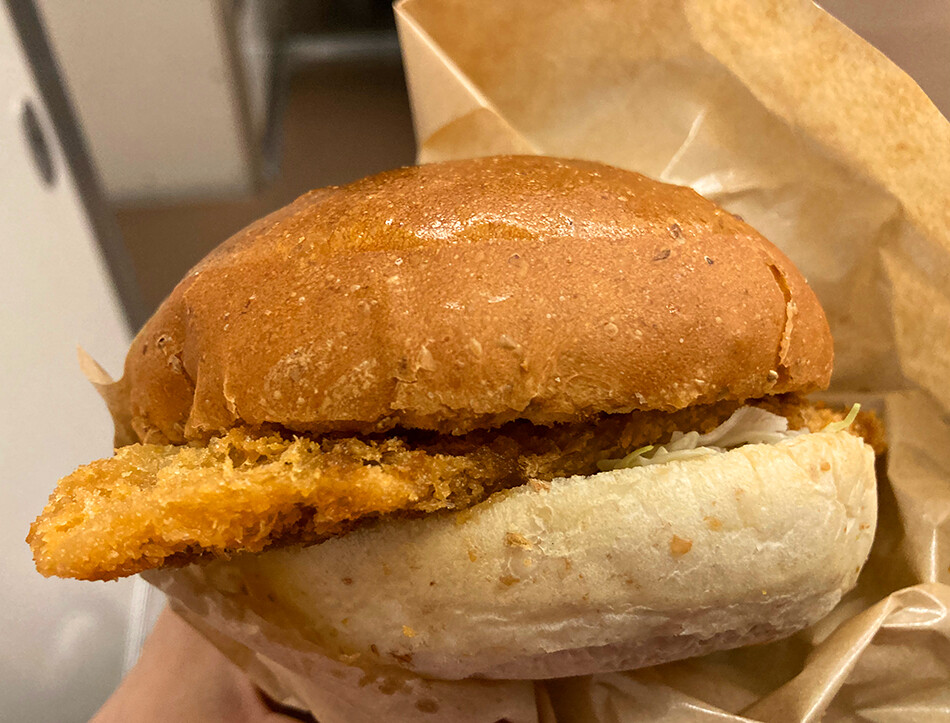 26わらじカツバーガー