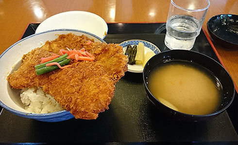 10-わらじカツ丼.jpg