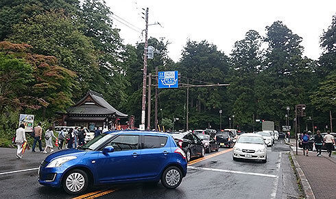 6東照宮付近の渋滞.jpg