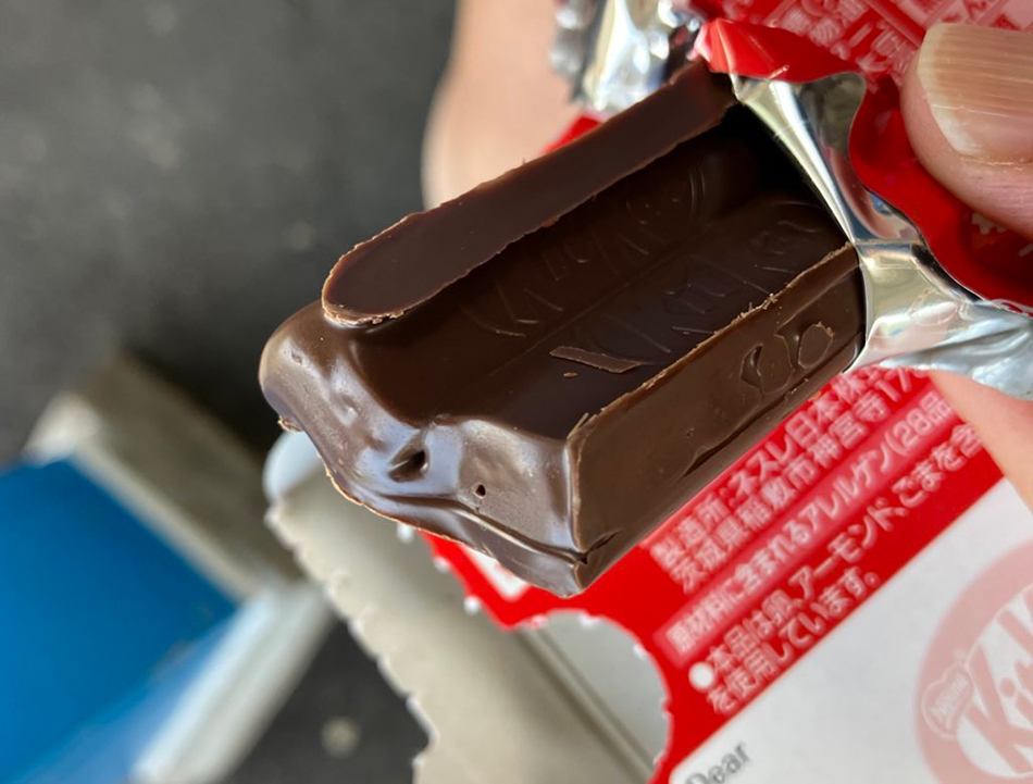 東吾野駅の自販機で買ったキットカットは溶け固まってた