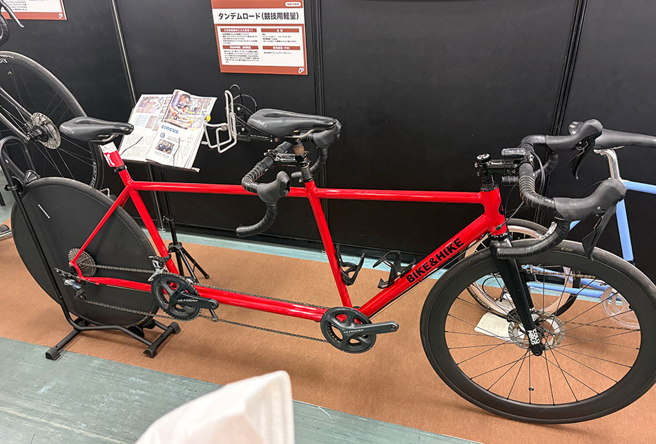 ハンドメイドバイシクル展で展示された、BIKE&HIKEのオーダーメイド自転車。