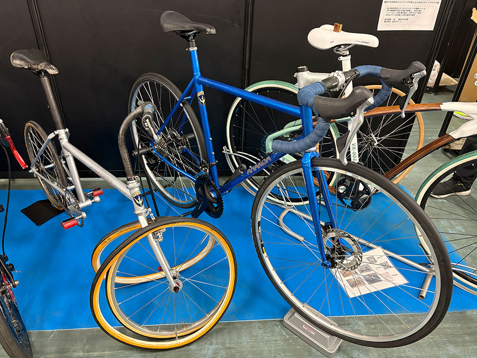 ハンドメイドバイシクル展で展示された、アマンダのオーダーメイド自転車。