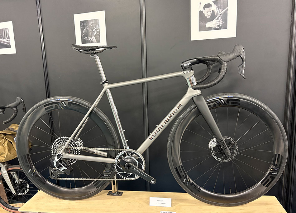 ハンドメイドバイシクル展で展示された、Equilibrium（エクイリブリウム）のオーダー自転車。