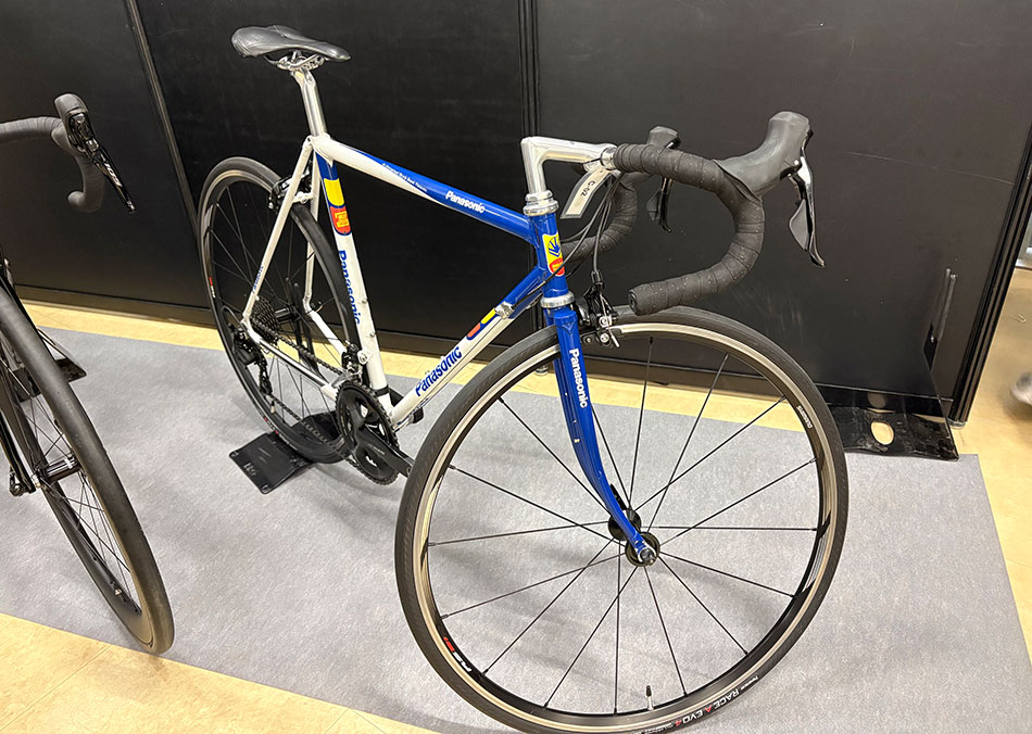 ハンドメイドバイシクル展で展示された、パナソニック（Panasonic）のオーダーメイド自転車。