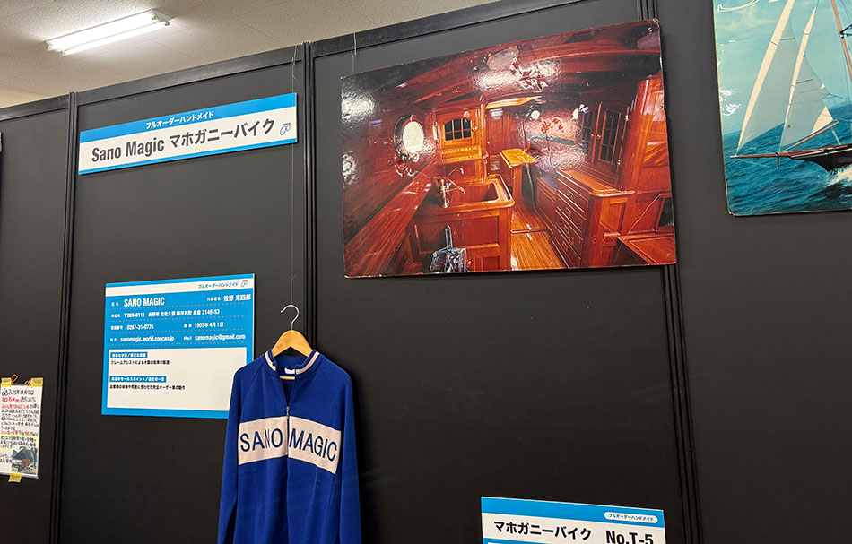 ハンドメイドバイシクル展で展示された、マホガニーバイクの自転車